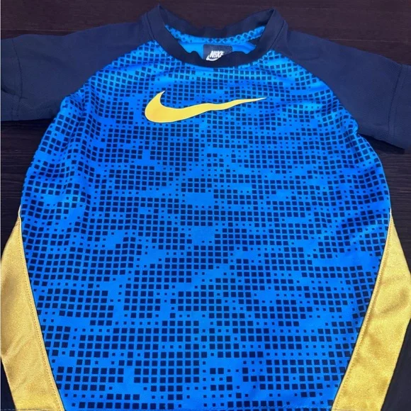 Boys Athletic Shirt Lot - Includes 6 total Size 5-5/6 - Picture 3 of 10